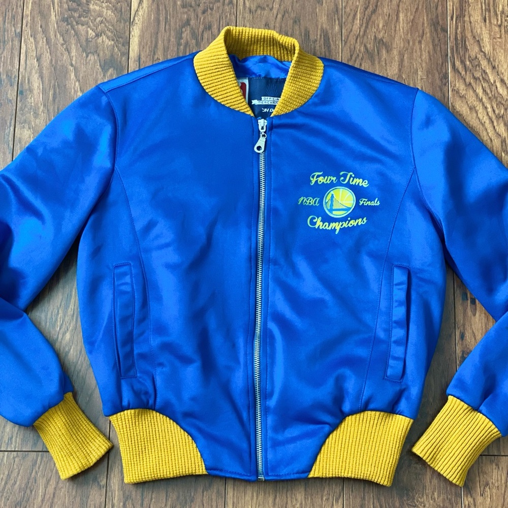 **SOLD**Women’s Golden State Warriors NBA champions jacket